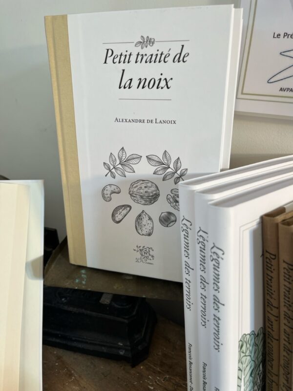 PETIT TRAITÉ DE LA NOIX (éditions le Sureau)