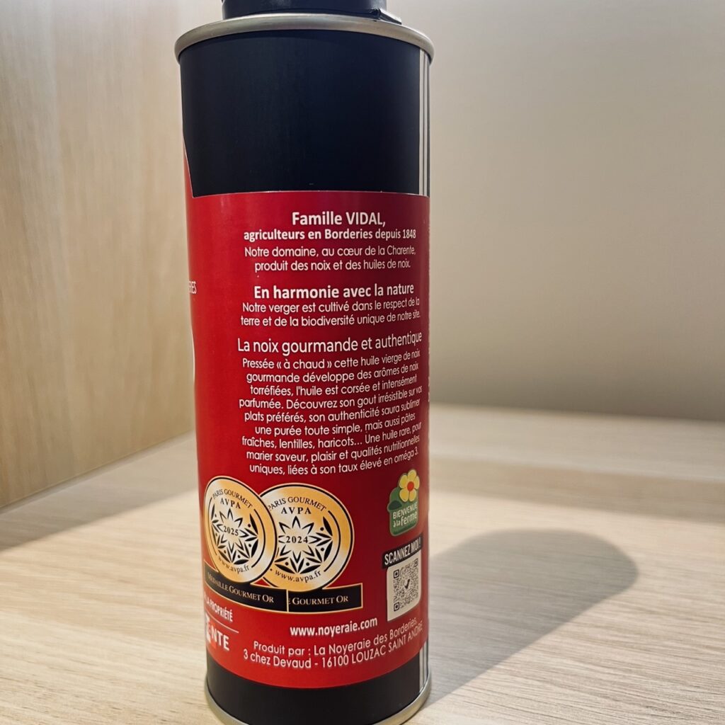 Bidon d'huile vierge de noix bio pressée à chaud 25 cl, vue de côté droit